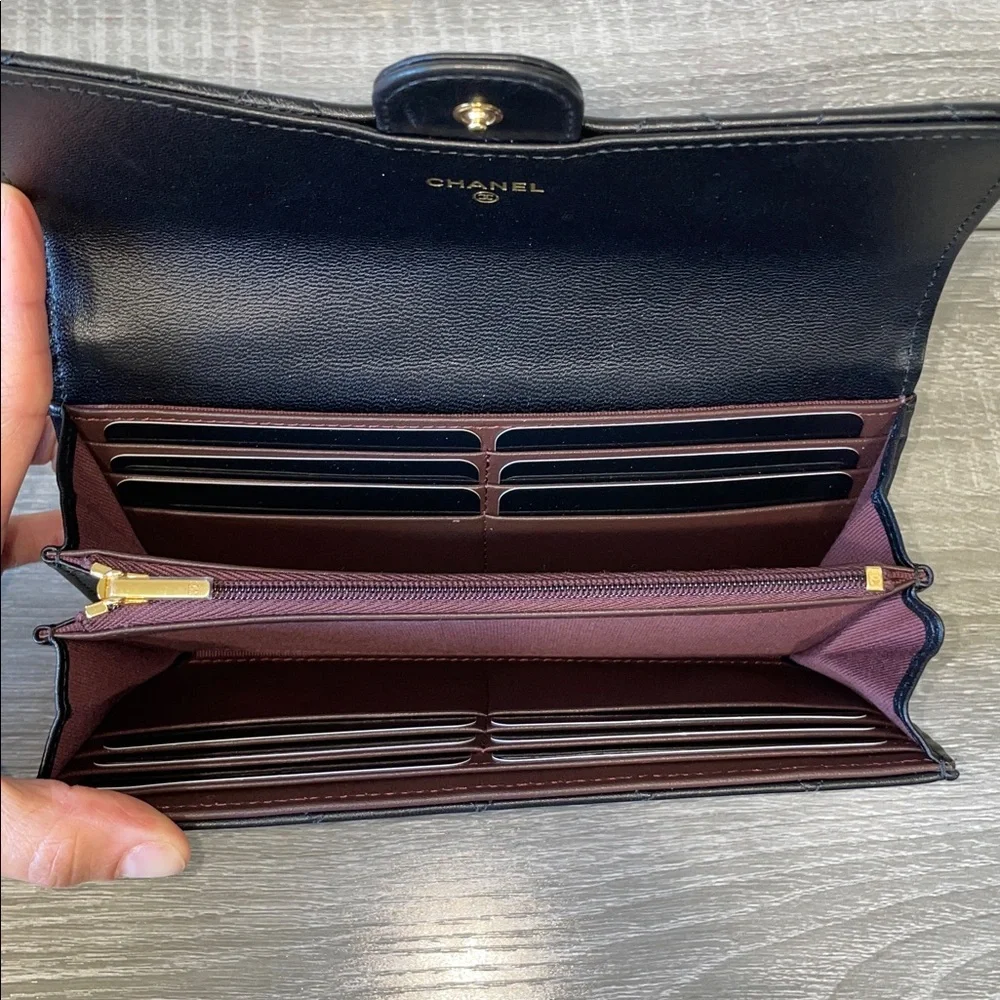 CHANEL Black Quilted Leather Clutch - Picture 3 of 5